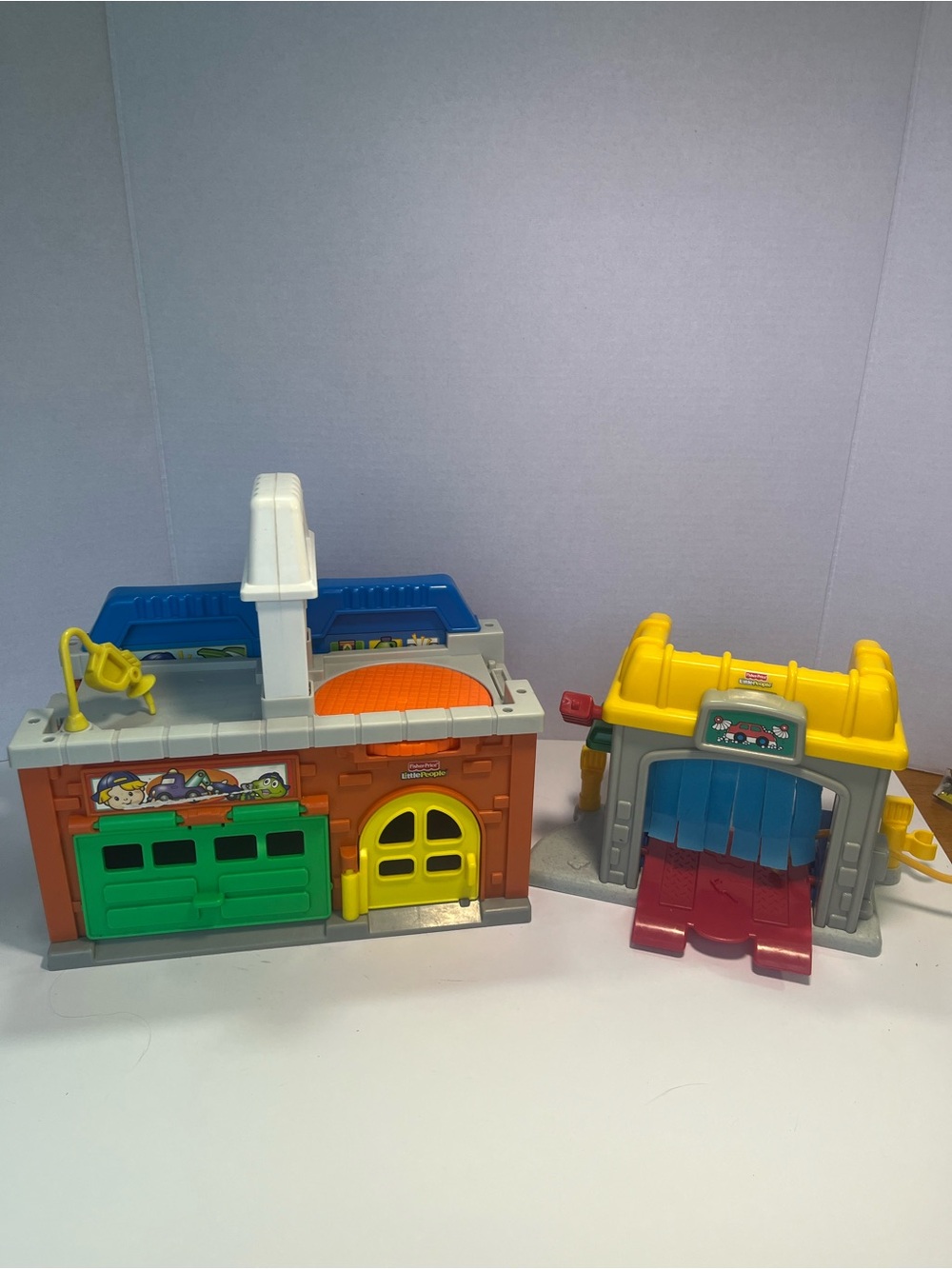 Wheelies stow n go garage + car wash fisher price little people toy